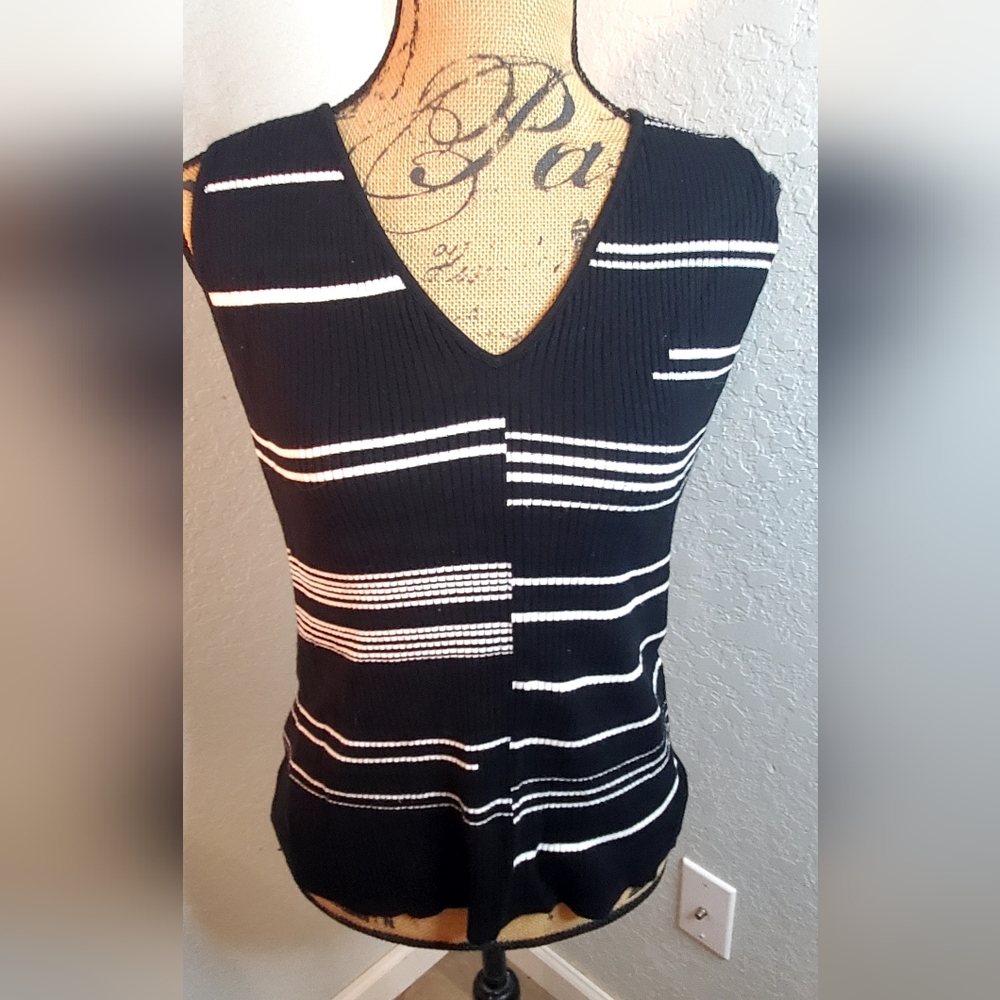 White House Black Market Monochrome Knit Top